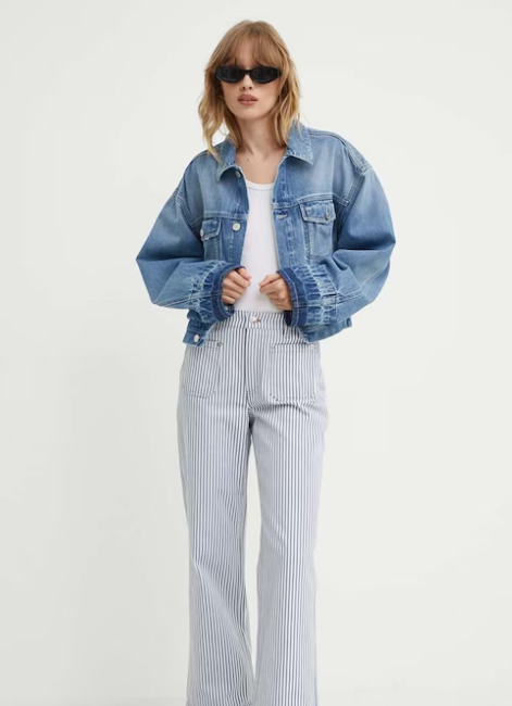 Pepe Jeans este un brand de haine moderne care aduce stilul londonez mai aproape de viața noastră de zi cu zi